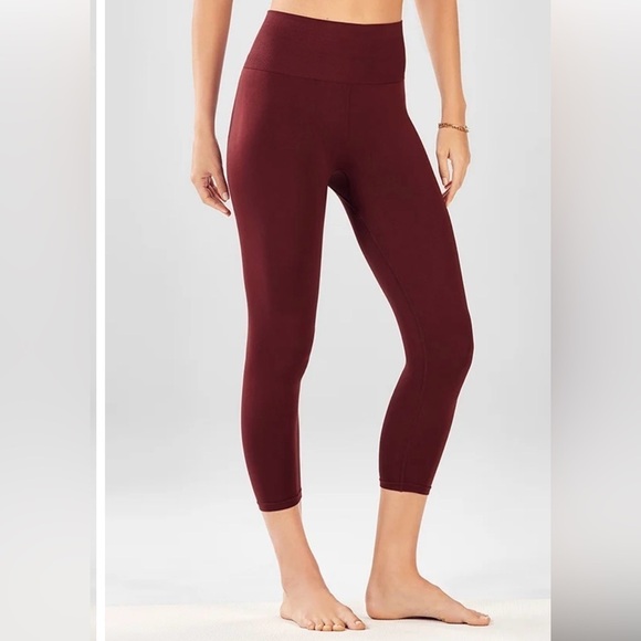 Fabletics Pants - Fabletics High-Waisted Seamless Capri Leggings — Burgundy Maroon Size S (4-6)